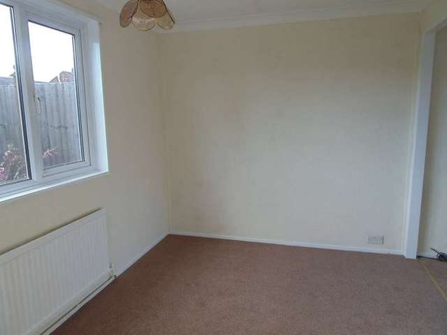  Image of 3 bedroom Semi-Detached house to rent in Southall Road Corby NN17 at Corby  Northamptonshire, NN17 1UQ