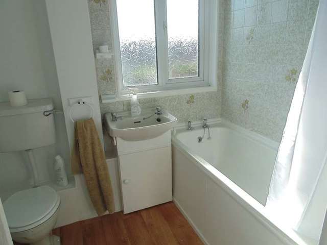  Image of 3 bedroom Semi-Detached house to rent in Southall Road Corby NN17 at Corby  Northamptonshire, NN17 1UQ