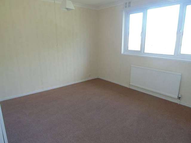  Image of 3 bedroom Semi-Detached house to rent in Southall Road Corby NN17 at Corby  Northamptonshire, NN17 1UQ