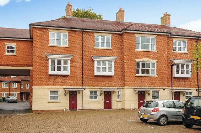  Image of 3 bedroom Terraced house for sale in St. Gabriels Wantage OX12 at St Gabriels  Wantage, OX12 8FJ