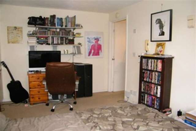  Image of 1 bedroom Studio flat to rent in Tintagel Way Woking GU22 at Woking, GU22 7DF