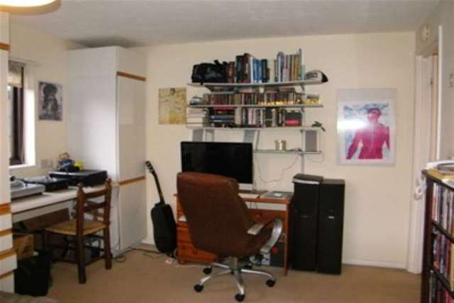 Image of 1 bedroom Studio flat to rent in Tintagel Way Woking GU22 at Woking, GU22 7DF