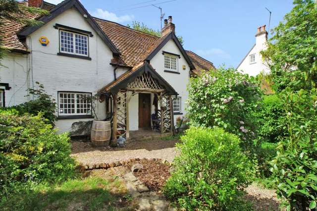  Image of 1 bedroom Terraced house for sale in London Road Hemel Hempstead HP1 at Bourne End Cottages London Road Hemel Hempstead, HP1 2RH
