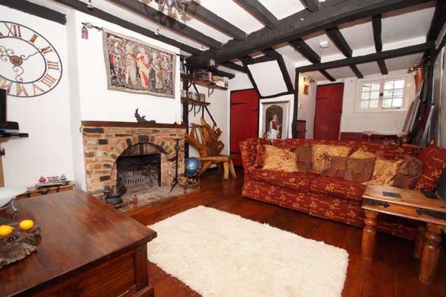  Image of 1 bedroom Terraced house for sale in London Road Hemel Hempstead HP1 at Bourne End Cottages London Road Hemel Hempstead, HP1 2RH