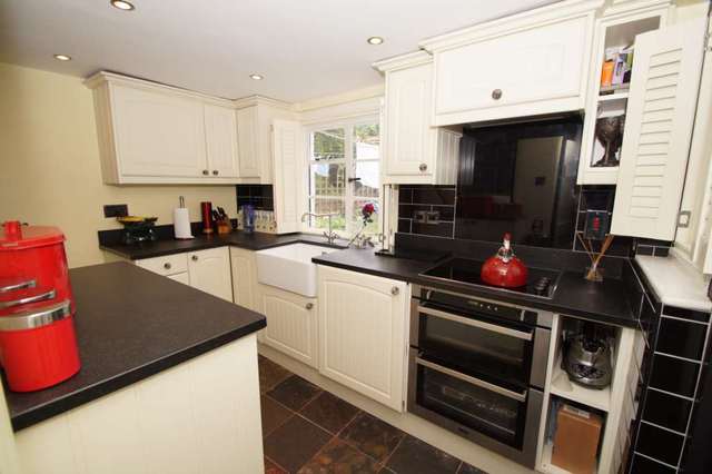  Image of 1 bedroom Terraced house for sale in London Road Hemel Hempstead HP1 at Bourne End Cottages London Road Hemel Hempstead, HP1 2RH