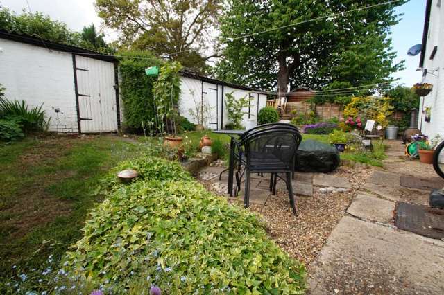  Image of 1 bedroom Terraced house for sale in London Road Hemel Hempstead HP1 at Bourne End Cottages London Road Hemel Hempstead, HP1 2RH