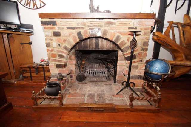  Image of 1 bedroom Terraced house for sale in London Road Hemel Hempstead HP1 at Bourne End Cottages London Road Hemel Hempstead, HP1 2RH