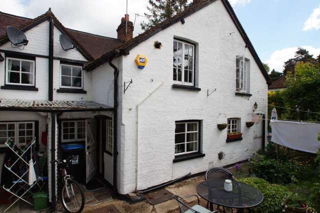  Image of 1 bedroom Terraced house for sale in London Road Hemel Hempstead HP1 at Bourne End Cottages London Road Hemel Hempstead, HP1 2RH
