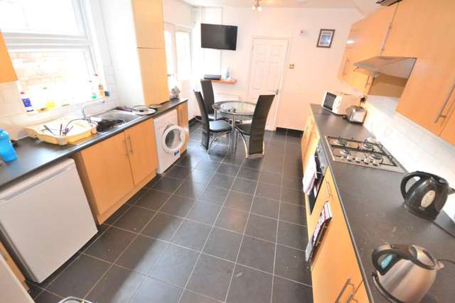  Image of 1 bedroom House Share to rent in Wantage Road Reading RG30 at Wantage Road  Reading, RG30 2SF