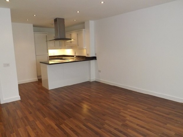  Image of 2 bedroom Flat to rent in Bassett Avenue Southampton SO16 at 131 Bassett Avenue Southampton Not specified, SO16 7EP