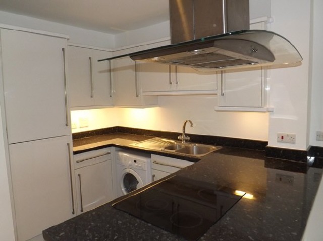  Image of 2 bedroom Flat to rent in Bassett Avenue Southampton SO16 at 131 Bassett Avenue Southampton Not specified, SO16 7EP