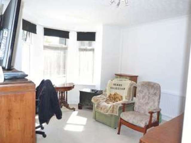  Image of 1 bedroom Flat for sale in William Road Caterham CR3 at William Road  Caterham, CR3 5NN
