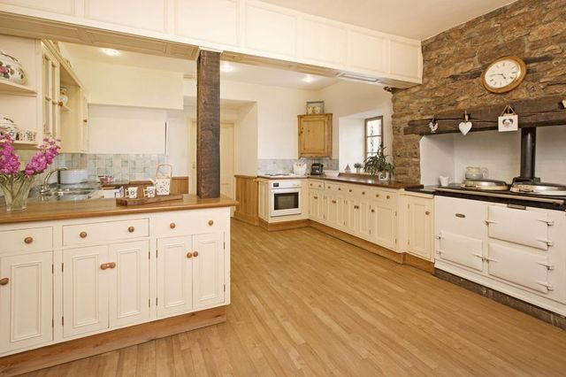  Image of 5 bedroom Detached house for sale in Ogwell Newton Abbot TQ12 at Ogwell Newton Abbot, TQ12 6AS