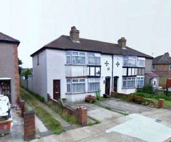 Image of 3 bedroom Property to rent in Fredora Avenue Hayes UB4 at Fredora Avenue  Hayes, UB4 8RB