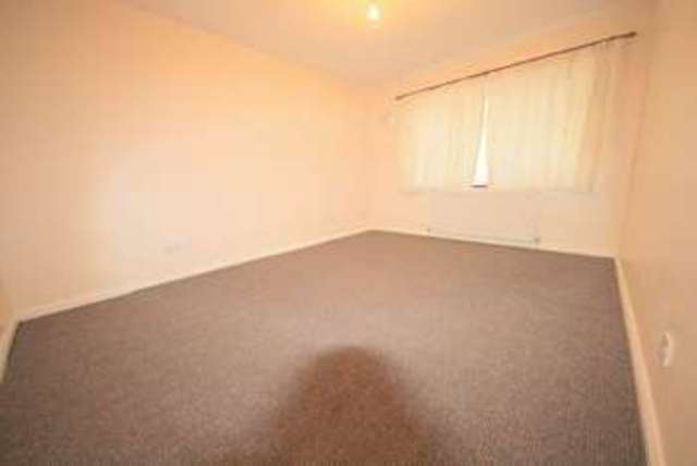  Image of 3 bedroom Property to rent in Greenway Yeading Hayes UB4 at Greenway  Hayes, UB4 9HP