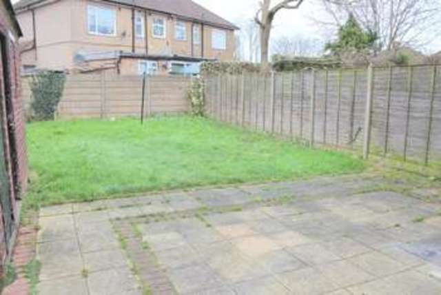  Image of 3 bedroom Property to rent in Greenway Yeading Hayes UB4 at Greenway  Hayes, UB4 9HP