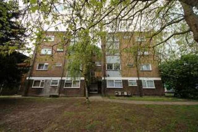  Image of 2 bedroom Flat to rent in High Road Harrow Weald Harrow HA3 at High Road  Harrow, HA3 5EL