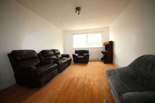  Image of 2 bedroom Flat to rent in High Road Harrow Weald Harrow HA3 at High Road  Harrow, HA3 5EL