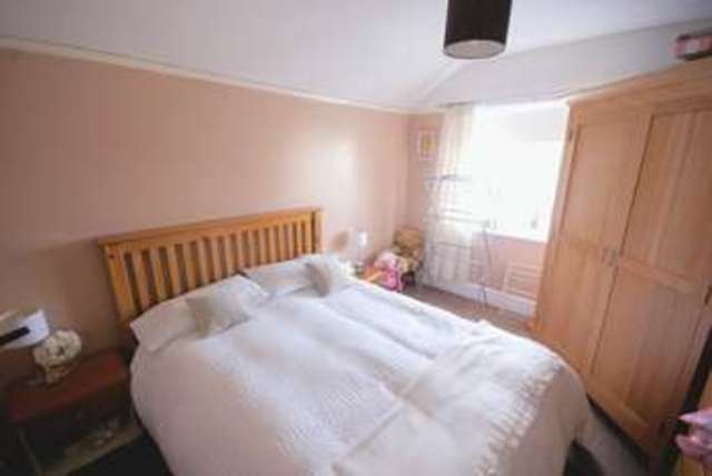  Image of 3 bedroom Property for sale in High Street Lee-on-the-Solent PO13 at High Street  Lee-On-The-Solent, PO13 9BU