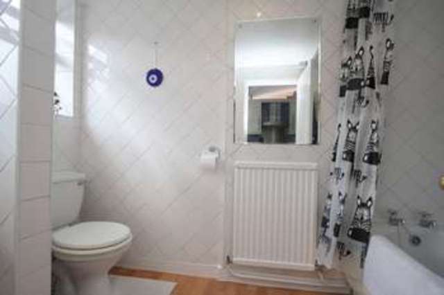  Image of 2 bedroom Terraced house for sale in College Glen Maidenhead SL6 at College Glen  Maidenhead, SL6 6BL