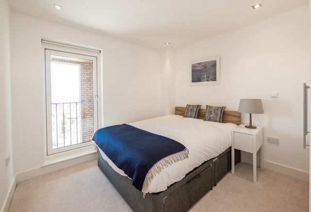  Image of 2 bedroom Flat to rent in Mcewan Square Edinburgh EH3 at Fountainbridge Edinburgh Edinburgh, EH3 8EN