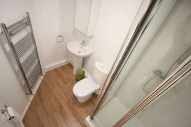  Image of 2 bedroom Flat to rent in Morris Lane Kirkstall Leeds LS5 at Morris Lane (flat 1) Kirkstall Leeds, LS5 3JD