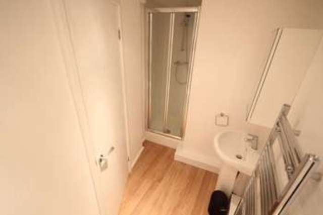  Image of 2 bedroom Flat to rent in Morris Lane Kirkstall Leeds LS5 at Morris Lane (flat 1) Kirkstall Leeds, LS5 3JD