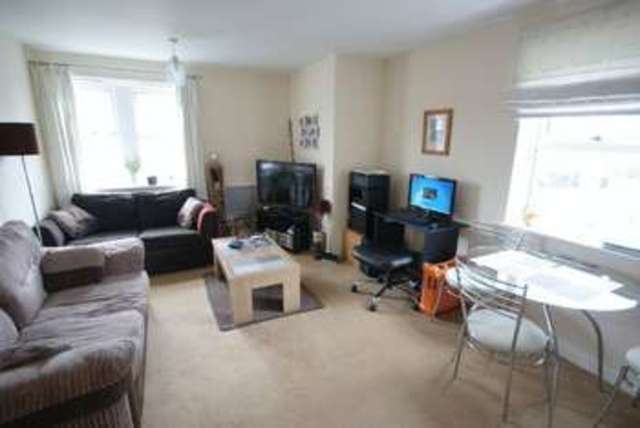  Image of 2 bedroom Flat for sale in Oysell Gardens Fareham PO16 at Oysell Gardens Portchester Fareham, PO16 8GF