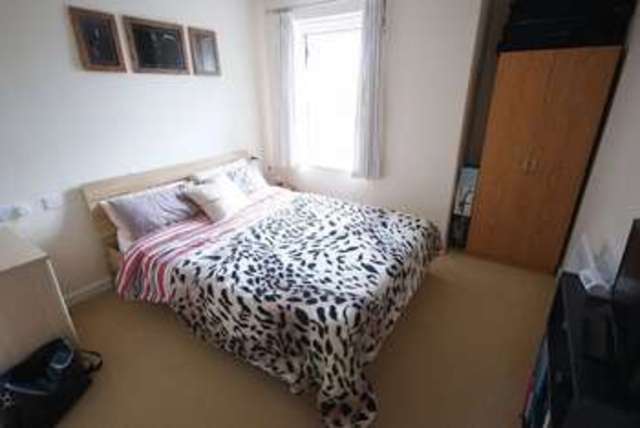  Image of 2 bedroom Flat for sale in Oysell Gardens Fareham PO16 at Oysell Gardens Portchester Fareham, PO16 8GF