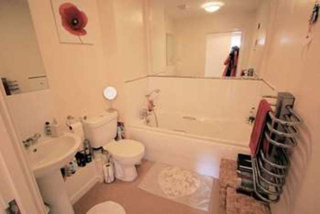  Image of 2 bedroom Flat for sale in Oysell Gardens Fareham PO16 at Oysell Gardens Portchester Fareham, PO16 8GF