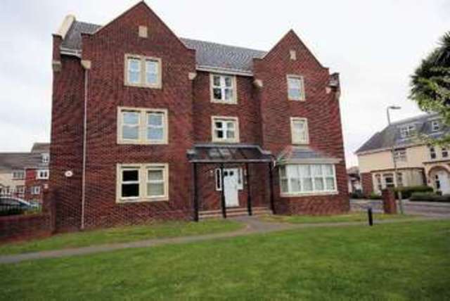  Image of 2 bedroom Flat for sale in Oysell Gardens Fareham PO16 at Oysell Gardens Portchester Fareham, PO16 8GF
