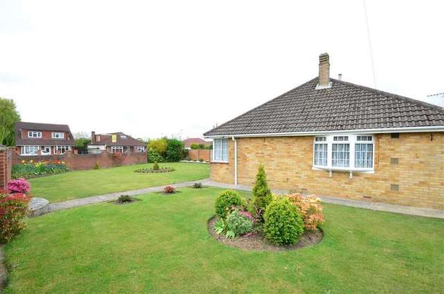  Image of 3 bedroom Bungalow for sale in Padnell Road Cowplain Waterlooville PO8 at Cowplain Waterlooville Waterlooville, PO8 8DZ