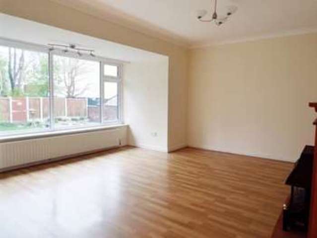  Image of 4 bedroom Detached house to rent in Queens Road Penkhull Stoke-on-Trent ST4 at Queens Road Penkhull Stoke-On-Trent, ST4 7LG