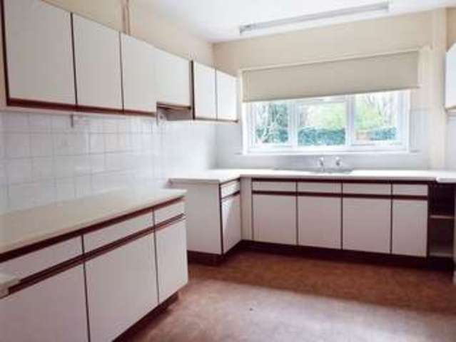  Image of 4 bedroom Detached house to rent in Queens Road Penkhull Stoke-on-Trent ST4 at Queens Road Penkhull Stoke-On-Trent, ST4 7LG