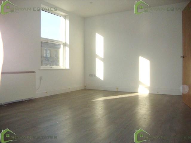  Image of 2 bedroom Flat to rent in Seven Sisters Road London N4 at Finsbury Park  London, N4 2HY