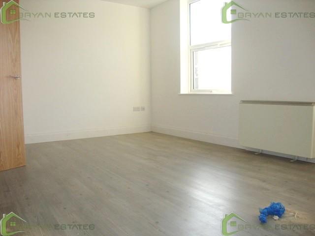  Image of 2 bedroom Flat to rent in Seven Sisters Road London N4 at Finsbury Park  London, N4 2HY