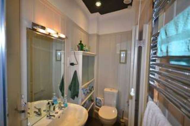  Image of 1 bedroom Flat for sale in Bridgetown Totnes TQ9 at Seymour Court  TOTNES, TQ9 5AA