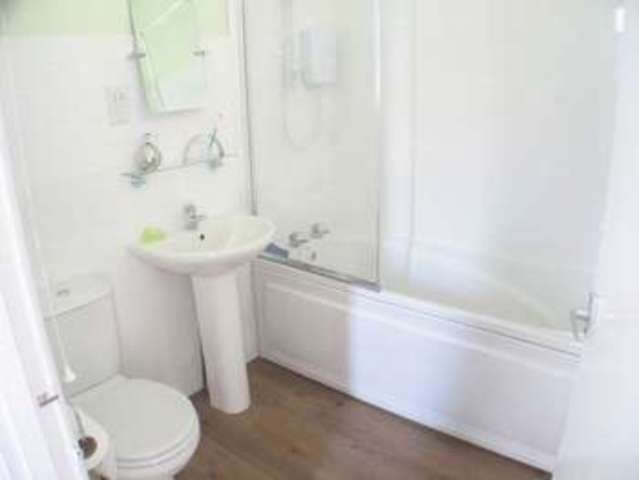  Image of 2 bedroom Flat for sale in South Road Weston-super-Mare BS23 at South Road  Weston-Super-Mare, BS23 2HH