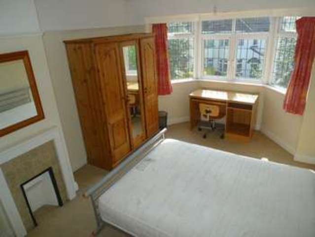  Image of 3 bedroom Semi-Detached house to rent in The Turnways Headingley Leeds LS6 at The Turnways Headingley Leeds, LS6 3DU