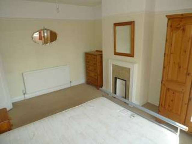  Image of 3 bedroom Semi-Detached house to rent in The Turnways Headingley Leeds LS6 at The Turnways Headingley Leeds, LS6 3DU
