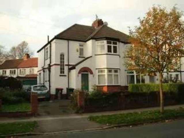  Image of 3 bedroom Semi-Detached house to rent in The Turnways Headingley Leeds LS6 at The Turnways Headingley Leeds, LS6 3DU