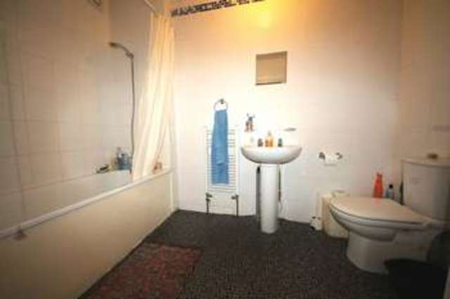  Image of 1 bedroom Property to rent in Village Way Pinner HA5 at Village Way  Pinner, HA5 5AA