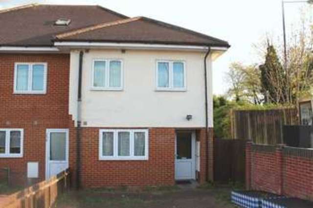  Image of 1 bedroom Property to rent in Village Way Pinner HA5 at Village Way  Pinner, HA5 5AA