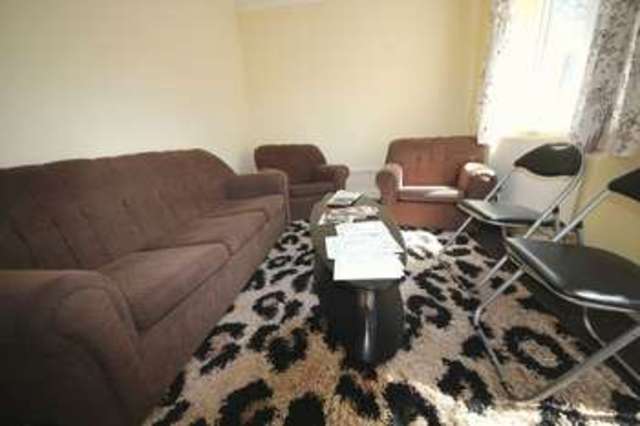  Image of 1 bedroom Property to rent in Village Way Pinner HA5 at Village Way  Pinner, HA5 5AA