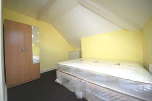  Image of 1 bedroom Property to rent in Village Way Pinner HA5 at Village Way  Pinner, HA5 5AA