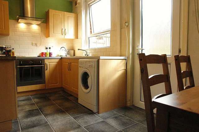  Image of 3 bedroom Town House for sale in Hamilton Avenue Royton Oldham OL2 at Royton Oldham Lancashire, OL2 5EN