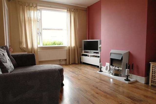  Image of 3 bedroom Town House for sale in Hamilton Avenue Royton Oldham OL2 at Royton Oldham Lancashire, OL2 5EN