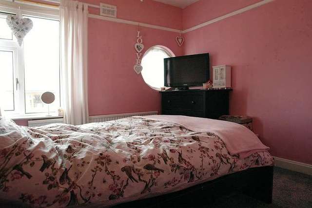  Image of 3 bedroom Town House for sale in Hamilton Avenue Royton Oldham OL2 at Royton Oldham Lancashire, OL2 5EN