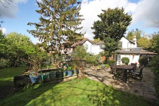  Image of 3 bedroom Detached house for sale in Park Lane East Reigate RH2 at Reigate, RH2 8HS