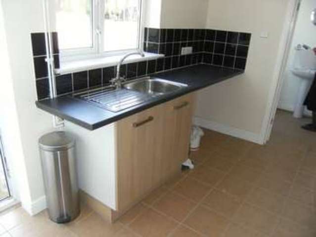  Image of 3 bedroom Terraced house to rent in Oldfield Road Ellesmere Port CH65 at Oldfield Road  ELLESMERE PORT, CH65 8DE